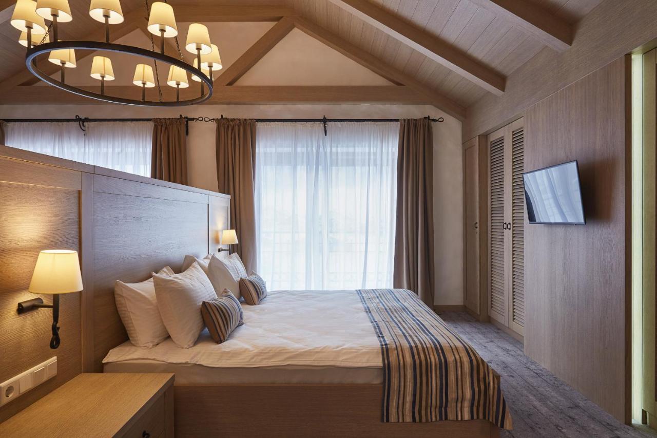 Amstelski Hotel Bukovel Luaran gambar